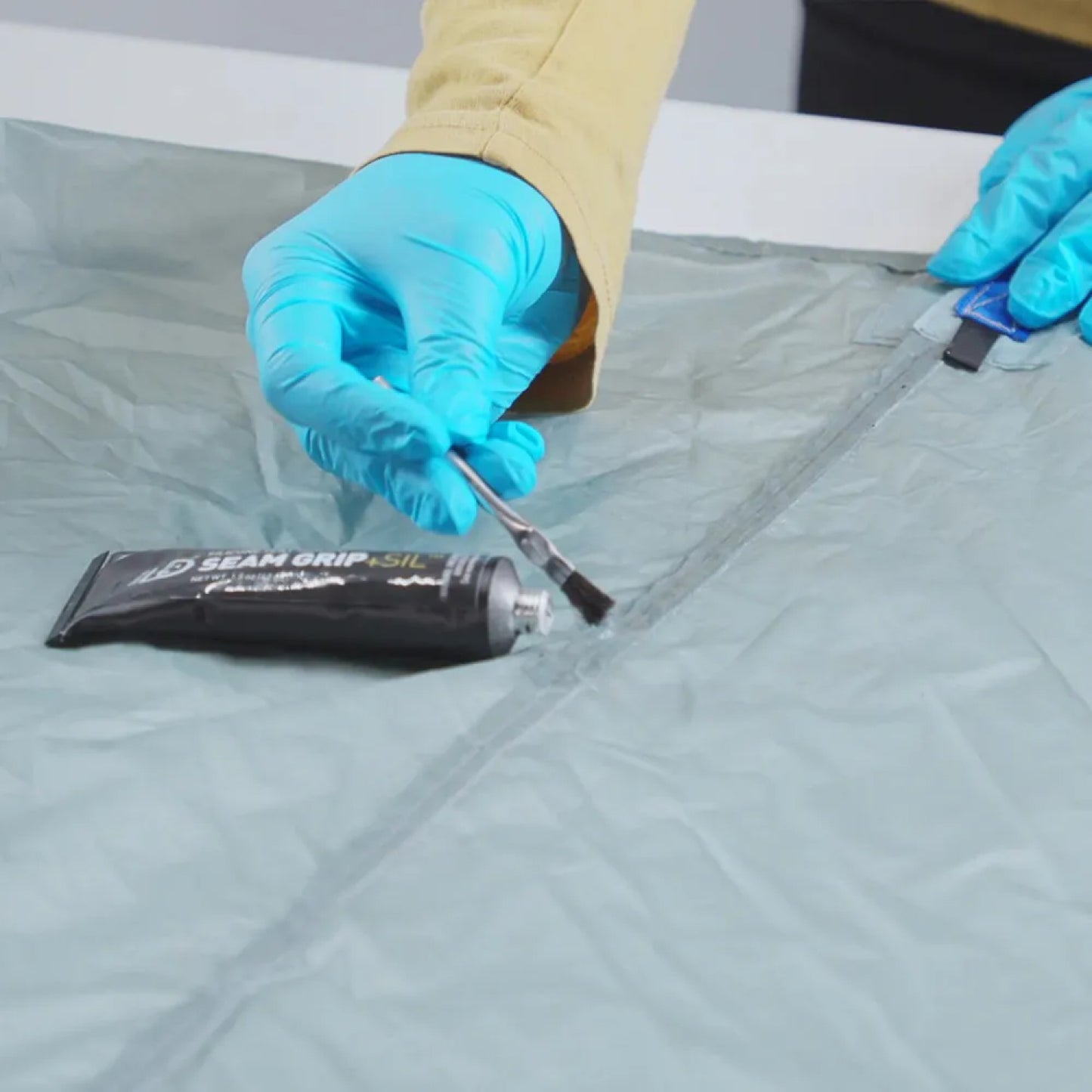 Набор для ремонта Seam Grip +SIL™ Silicone Tent Sealant 28g